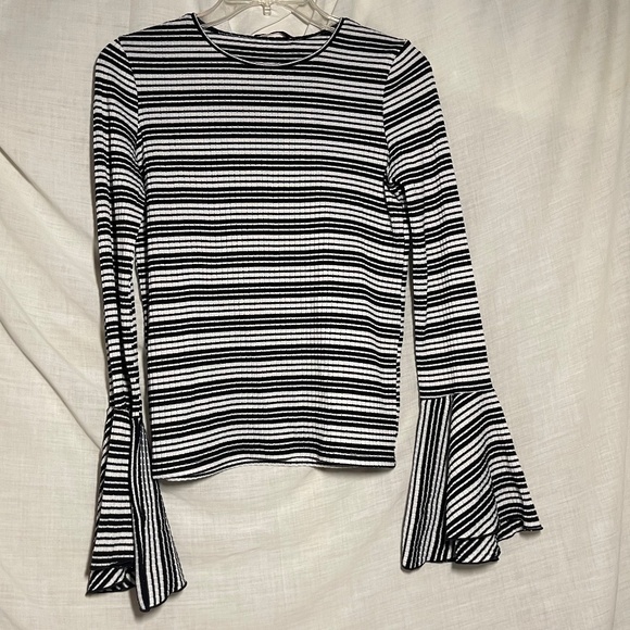ZARA Black & White Bell Sleeve Striped Ribbed Long Sleeve Shirt Top. Size Small - Picture 1 of 6